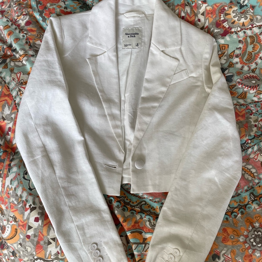 Abercrombie Cropped Linen Blazer